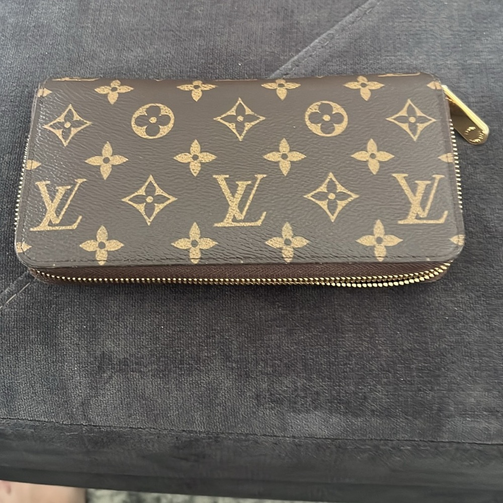 LV zippy wallet and box in great condition - Picture 3 of 5